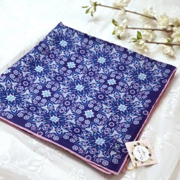 روسری سرمه ای طرح نگارین - ابریشم توییل